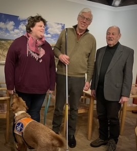 Das Gründungsteam für die Regionalgruppe Rendsburg von links nach rechts: Lena Marie Kahl mit Blindenführhund Alf, Johannes Schröder mit Langstock und Udo Peschke